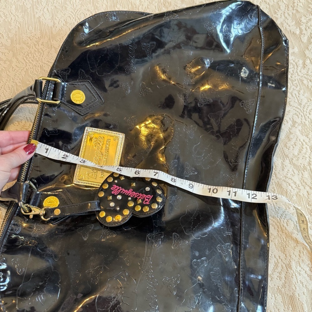 Betseyville Betsey Johnson patent vegan leather embossed travel bag - Picture 5 of 12